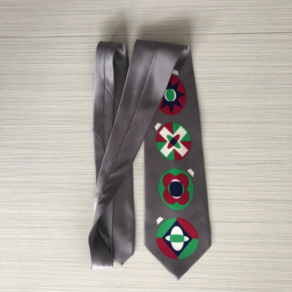 Holiday ornament tie